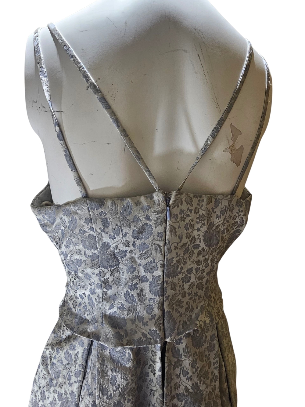 Elegant Silver-Gray Brocade Evening Dress - Picture 3 of 5